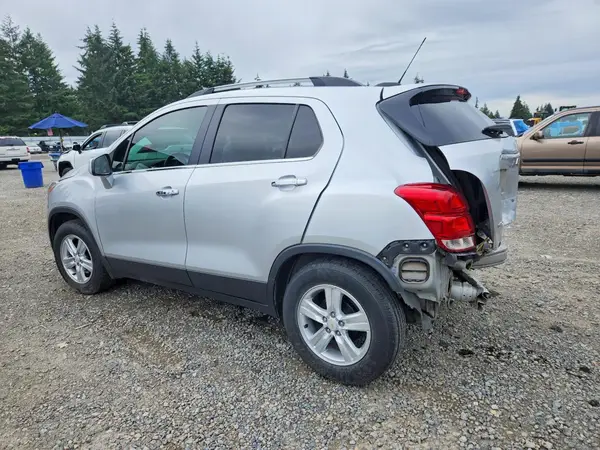 KL7CJLSB3JB511554 2018 CHEVROLET TRAX - Image 2