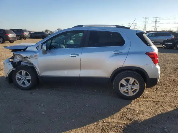 KL7CJLSB3JB558356 2018 CHEVROLET TRAX - Image 2