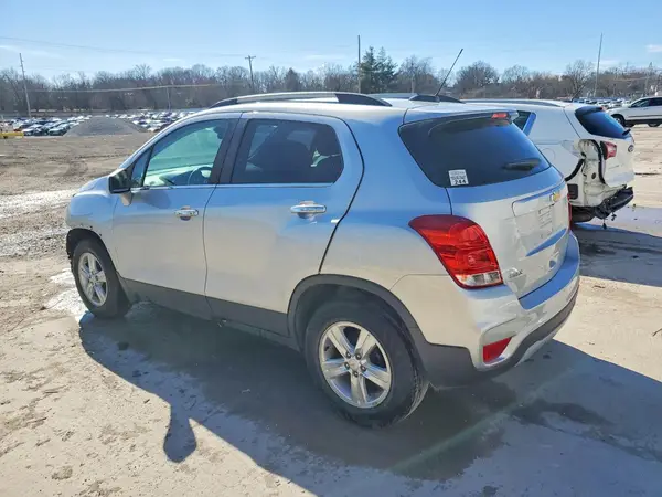 KL7CJLSB3JB566845 2018 CHEVROLET TRAX - Image 2