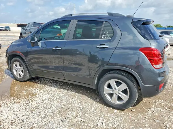 KL7CJLSB3JB576260 2018 CHEVROLET TRAX - Image 2