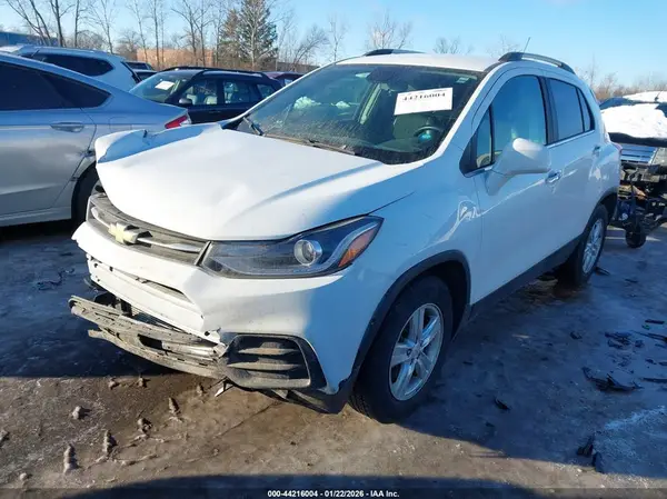 KL7CJLSB3JB587081 2018 CHEVROLET TRAX - Image 2