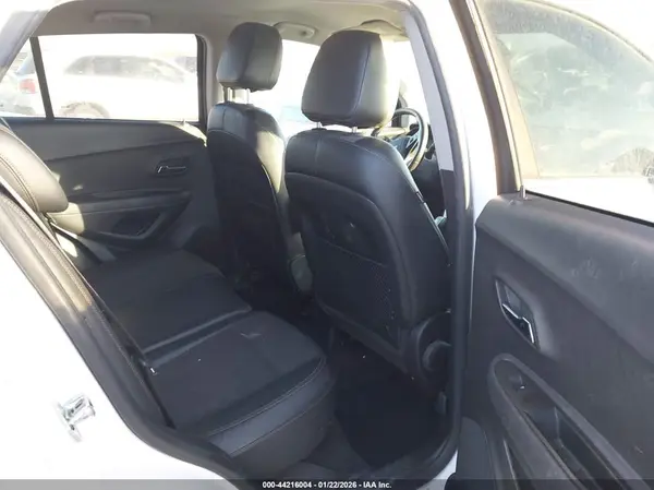 KL7CJLSB3JB587081 2018 CHEVROLET TRAX - Image 8