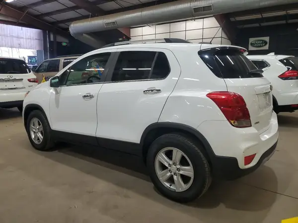 KL7CJLSB3JB587291 2018 CHEVROLET TRAX - Image 2