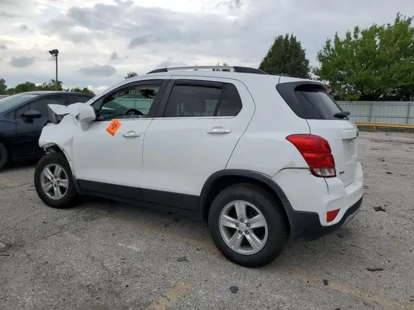KL7CJLSB3JB593608 2018 CHEVROLET TRAX - Image 2