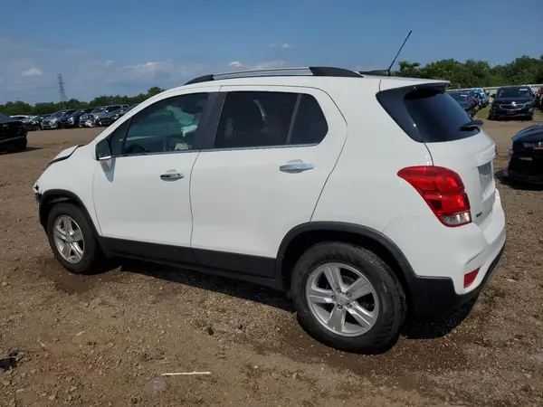 KL7CJLSB3JB632066 2018 CHEVROLET TRAX - Image 2