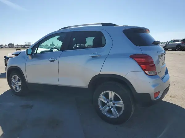 KL7CJLSB3JB632519 2018 CHEVROLET TRAX - Image 2