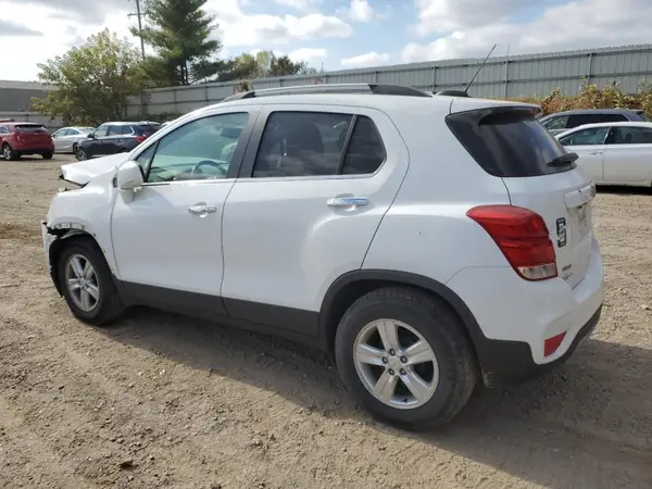 KL7CJLSB3JB633699 2018 CHEVROLET TRAX - Image 2