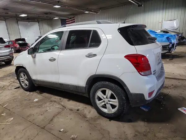 KL7CJLSB3JB634903 2018 CHEVROLET TRAX - Image 2