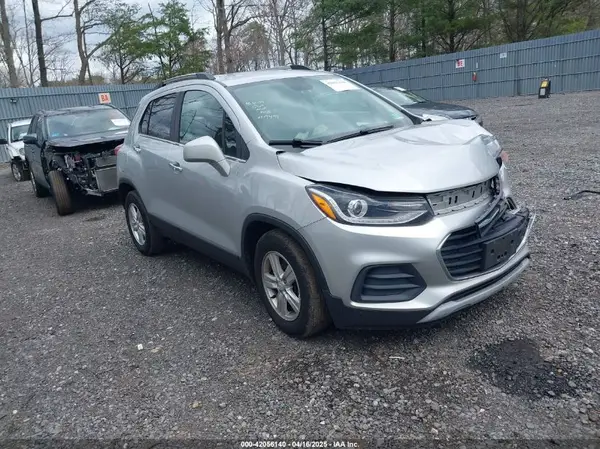 KL7CJLSB3JB639471 2018 CHEVROLET TRAX - Image 1