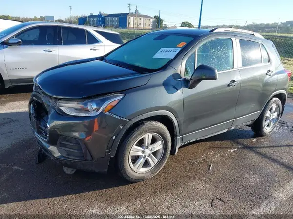 KL7CJLSB3JB646954 2018 CHEVROLET TRAX - Image 2