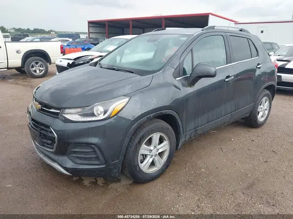 KL7CJLSB3JB648185 2018 CHEVROLET TRAX - Image 2