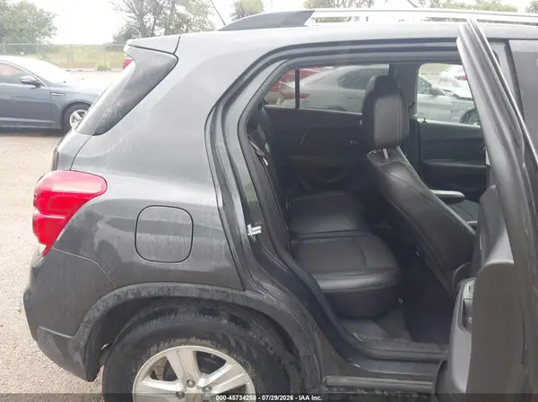KL7CJLSB3JB648185 2018 CHEVROLET TRAX - Image 8