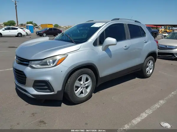 KL7CJLSB3JB650468 2018 CHEVROLET TRAX - Image 2