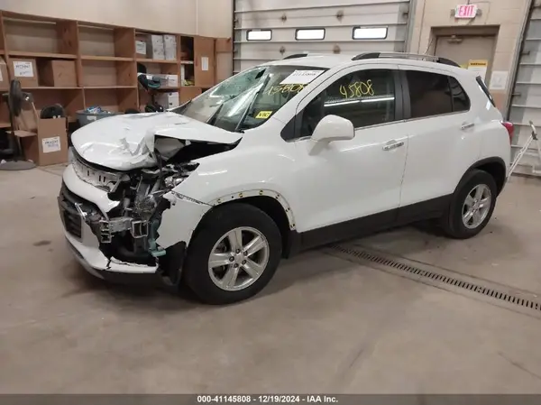 KL7CJLSB3JB660448 2018 CHEVROLET TRAX - Image 2