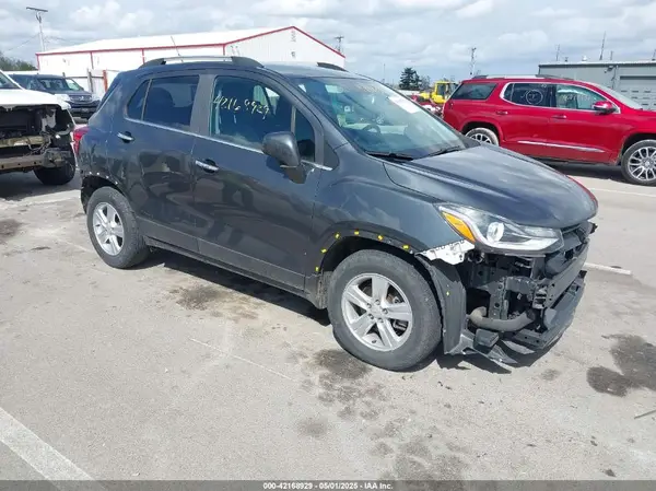 KL7CJLSB3JB675483 2018 CHEVROLET TRAX - Image 1
