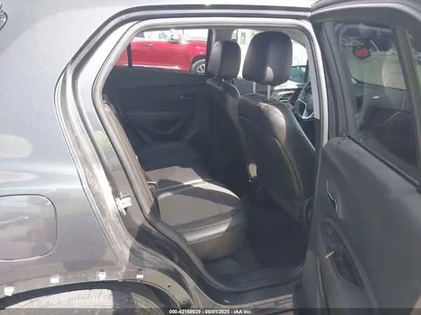 KL7CJLSB3JB675483 2018 CHEVROLET TRAX - Image 8