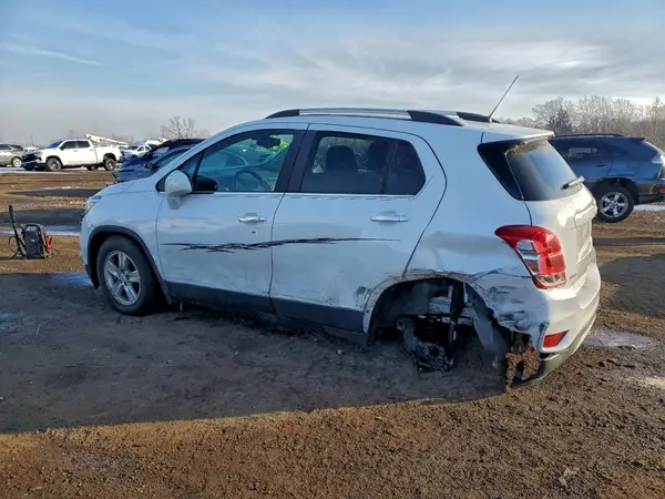 KL7CJLSB3JB675824 2018 CHEVROLET TRAX - Image 2