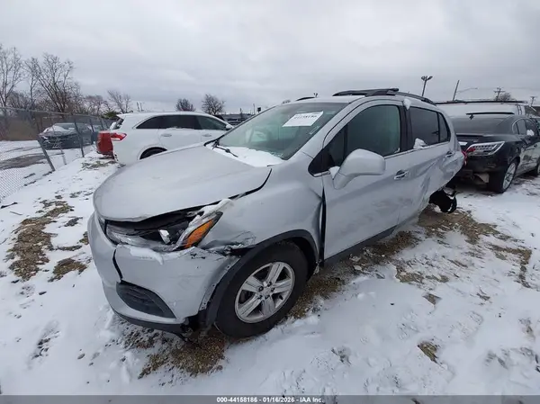 KL7CJLSB3JB676438 2018 CHEVROLET TRAX - Image 2