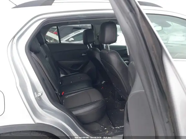 KL7CJLSB3JB676438 2018 CHEVROLET TRAX - Image 8