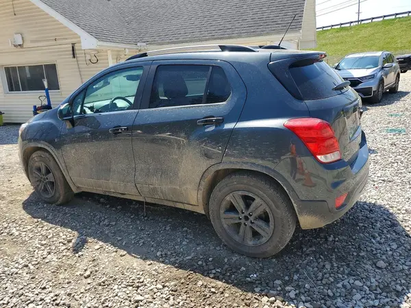 KL7CJLSB3JB678335 2018 CHEVROLET TRAX - Image 2