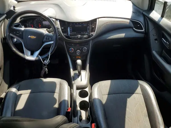 KL7CJLSB3JB678335 2018 CHEVROLET TRAX - Image 8