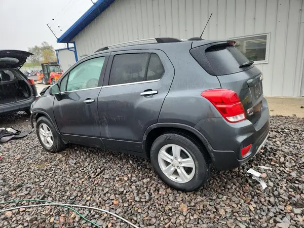 KL7CJLSB3JB680313 2018 CHEVROLET TRAX - Image 2