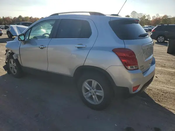 KL7CJLSB3JB687360 2018 CHEVROLET TRAX - Image 2