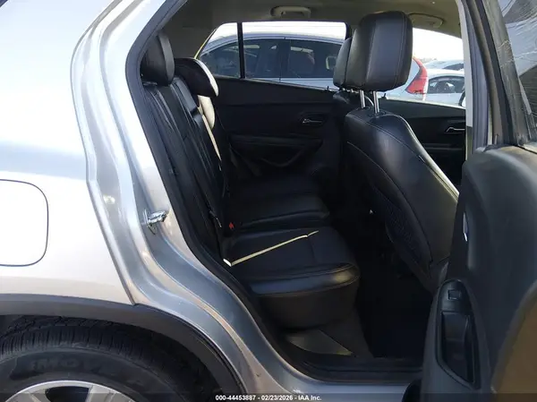 KL7CJLSB3JB698472 2018 CHEVROLET TRAX - Image 8