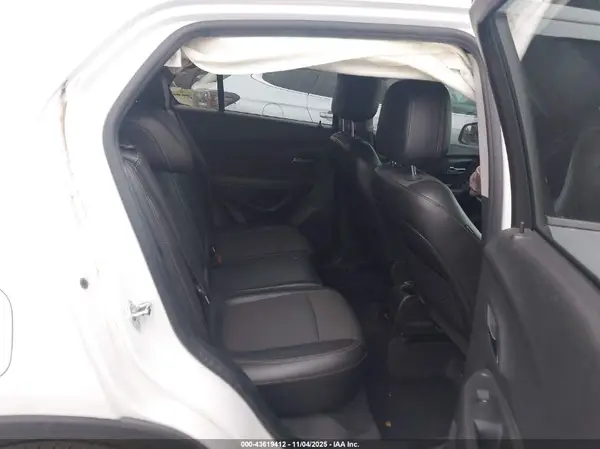 KL7CJLSB3JB704500 2018 CHEVROLET TRAX - Image 8