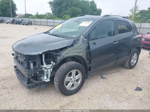 KL7CJLSB3JB707459 2018 CHEVROLET TRAX - Image 2