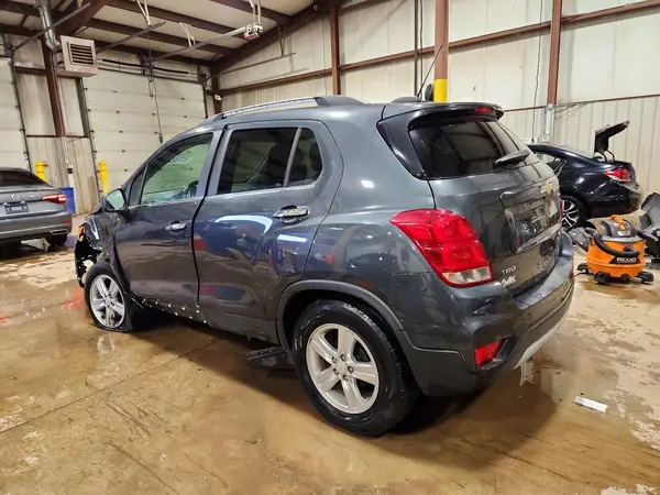 KL7CJLSB3JB707655 2018 CHEVROLET TRAX - Image 2