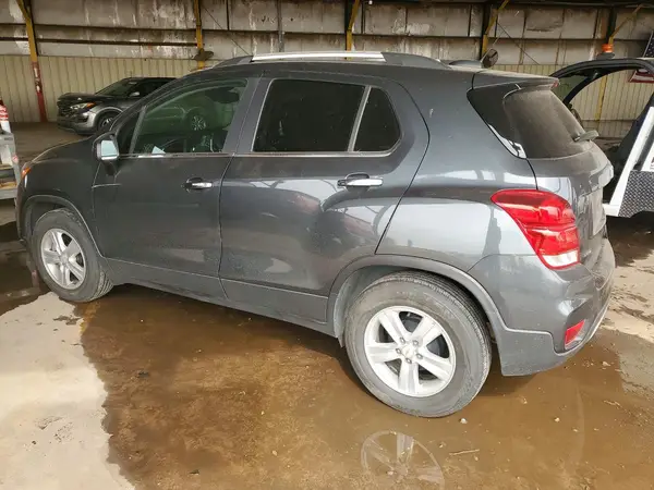 KL7CJLSB3JB710295 2018 CHEVROLET TRAX - Image 2