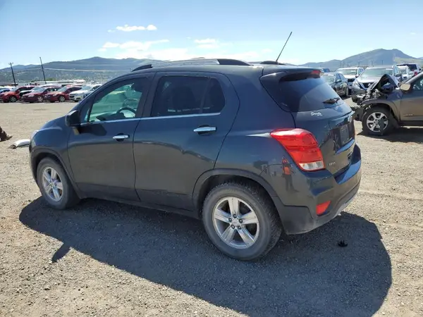 KL7CJLSB3JB719532 2018 CHEVROLET TRAX - Image 2