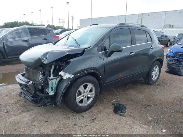 KL7CJLSB3JB720664 2018 CHEVROLET TRAX - Image 2