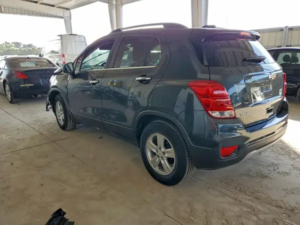 KL7CJLSB3JB723595 2018 CHEVROLET TRAX - Image 2