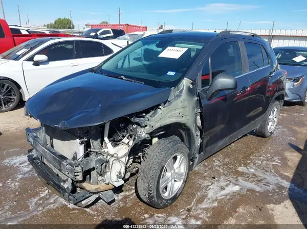 KL7CJLSB3JB724388 2018 CHEVROLET TRAX - Image 2