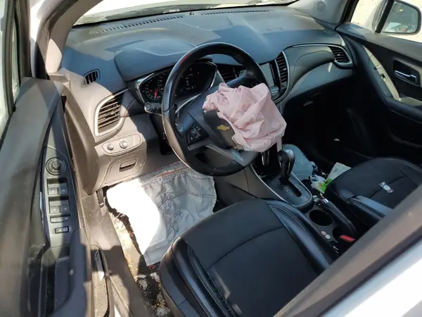 KL7CJLSB3JB727825 2018 CHEVROLET TRAX - Image 8