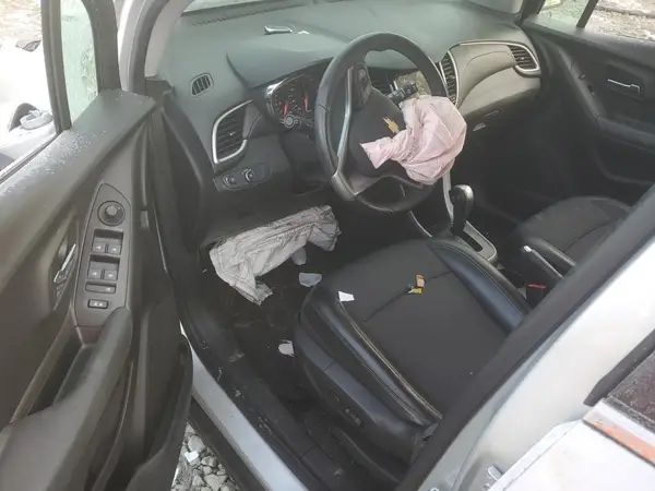 KL7CJLSB3KB719631 2019 CHEVROLET TRAX - Image 8