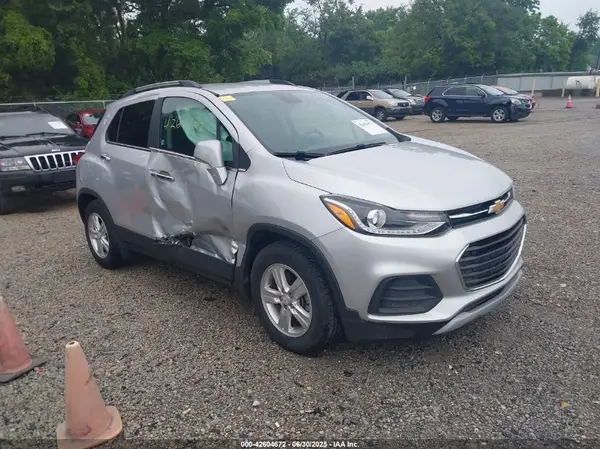 KL7CJLSB3KB719676 2019 CHEVROLET TRAX - Image 1