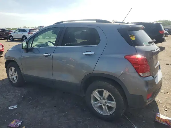 KL7CJLSB3KB761555 2019 CHEVROLET TRAX - Image 2