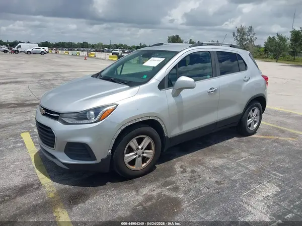 KL7CJLSB3KB785600 2019 CHEVROLET TRAX - Image 2
