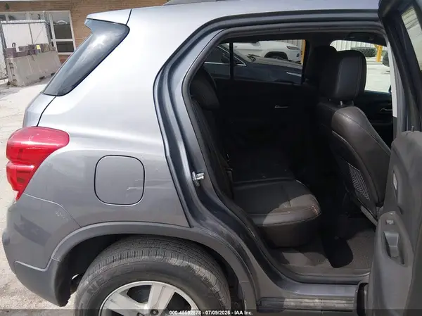 KL7CJLSB3KB823925 2019 CHEVROLET TRAX - Image 8