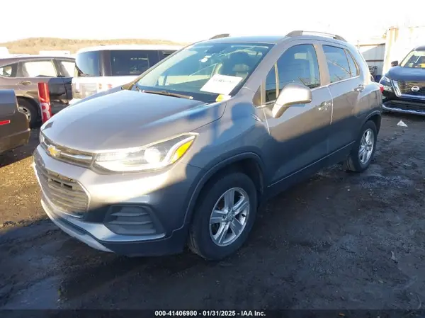 KL7CJLSB3KB826307 2019 CHEVROLET TRAX - Image 2