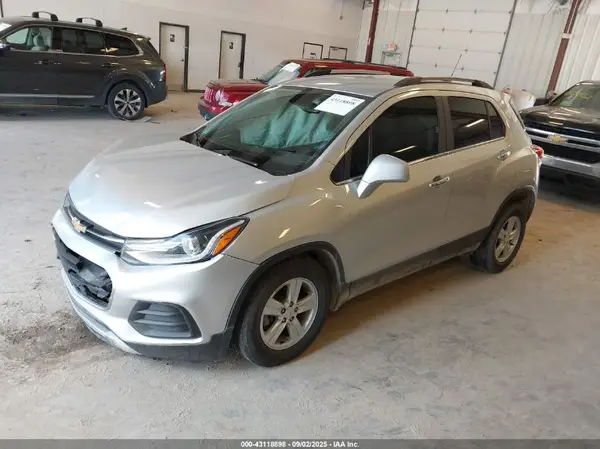 KL7CJLSB3KB831796 2019 CHEVROLET TRAX - Image 2