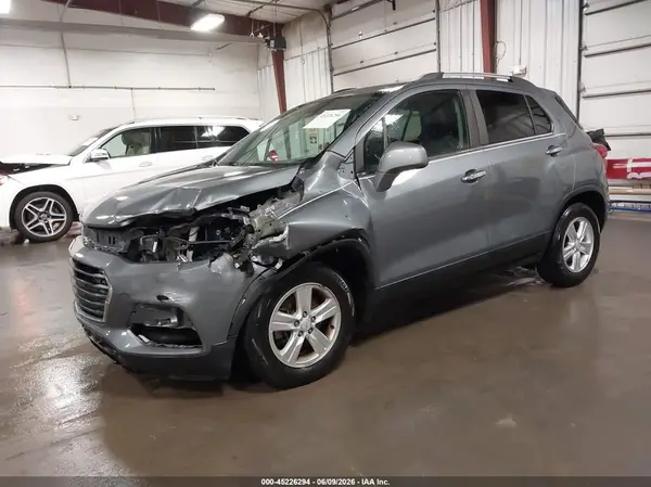 KL7CJLSB3KB847660 2019 CHEVROLET TRAX - Image 2