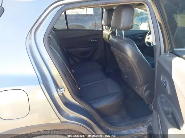 KL7CJLSB3KB855810 2019 CHEVROLET TRAX - Image 8