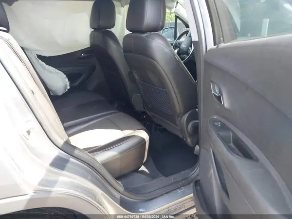 KL7CJLSB3KB860358 2019 CHEVROLET TRAX - Image 8