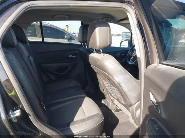 KL7CJLSB3KB860408 2019 CHEVROLET TRAX - Image 8