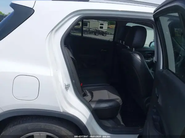 KL7CJLSB3KB873868 2019 CHEVROLET TRAX - Image 8