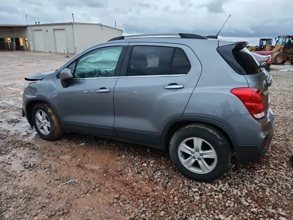KL7CJLSB3KB877001 2019 CHEVROLET TRAX - Image 2
